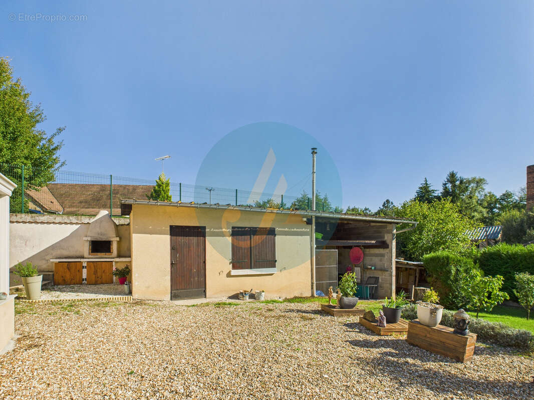 Maison à SAINT-AMAND-EN-PUISAYE