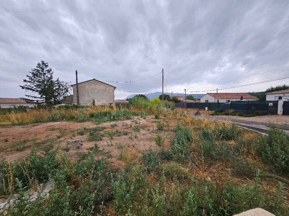 Terrain à POURRIERES