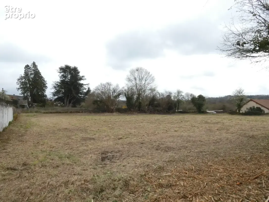 Terrain 1830 m² à Jarnages  - photo 3