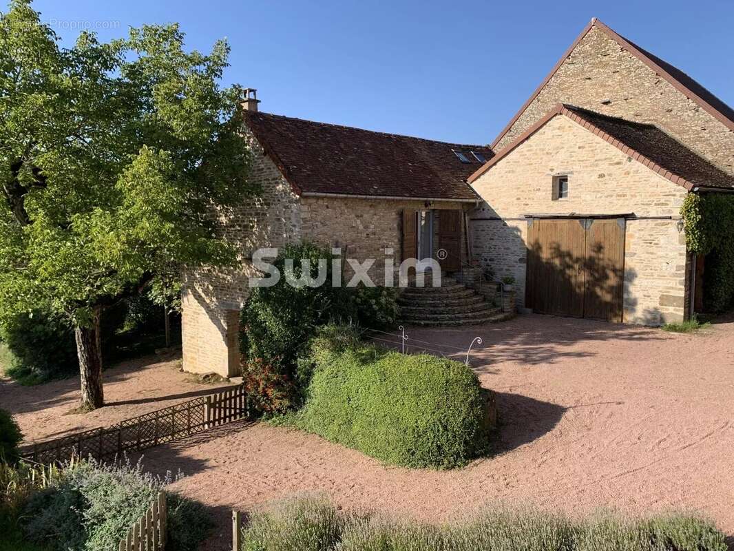 Maison à CULLES-LES-ROCHES