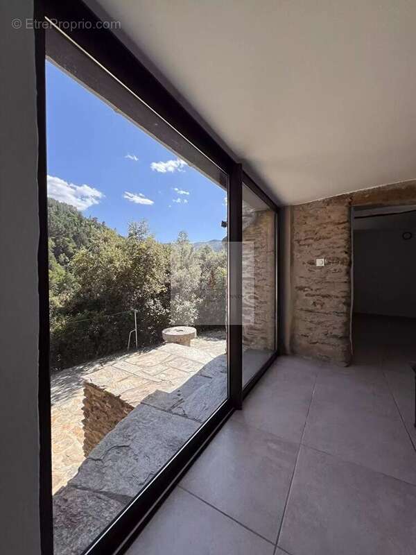 Maison à LE COLLET-DE-DEZE