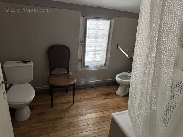 Maison de 205 m2 - 7 pièces avec 4 chambres - Dépendances - photo 13