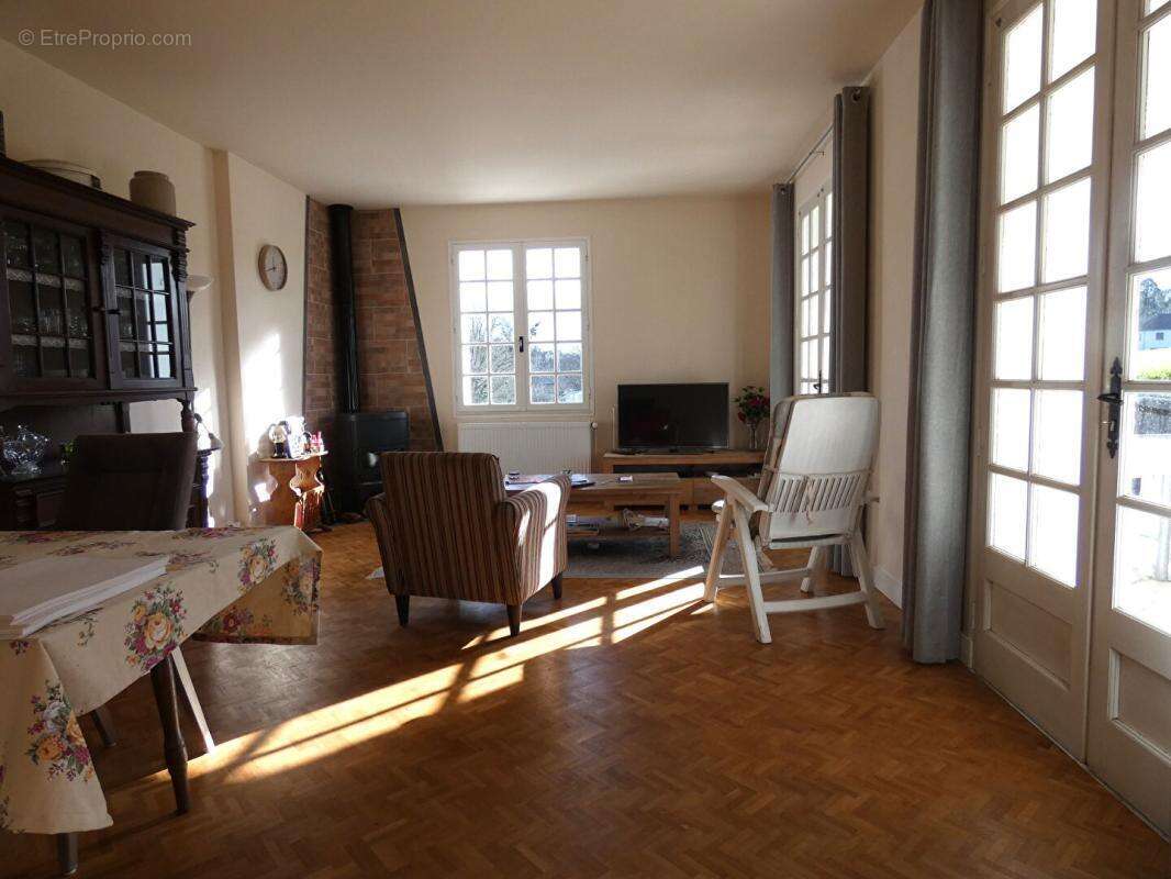 Maison à HAUTEFORT