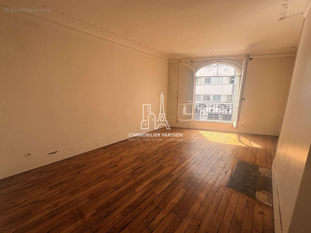Appartement 45 m² à Paris-18e  - photo 2