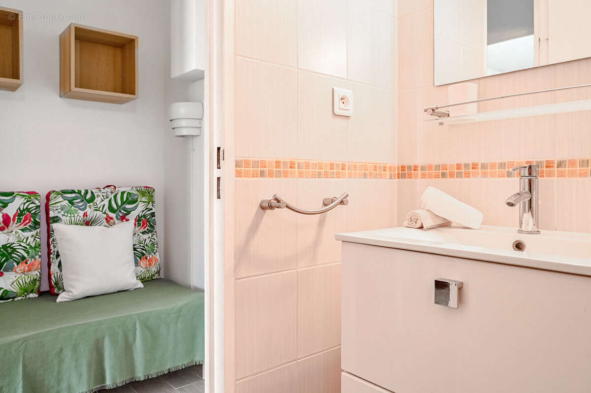 ** Proche Plage & Port ** Appartement  1 Pièce (28,05m²) ** (83430) SAINT MANDRIER SUR MER ** - photo 10