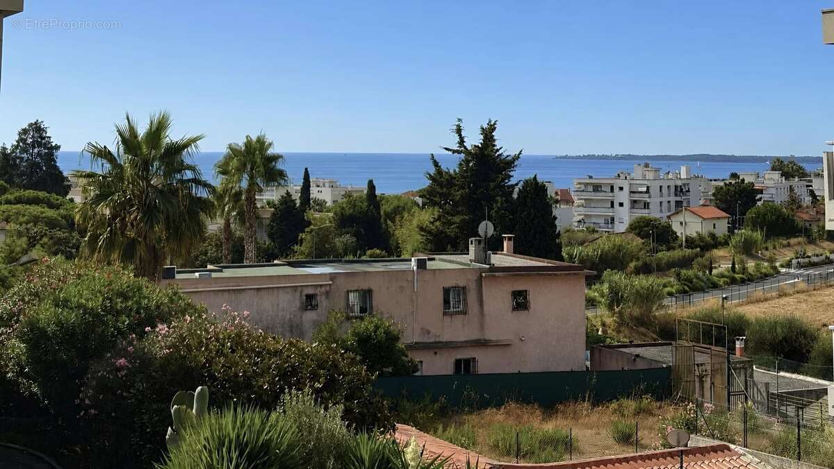 Appartement à VALLAURIS