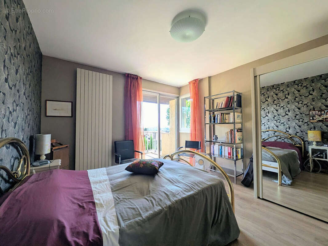 Maison d'architecte familiale de 170 m² avec jardin, terrasses et double garage dans un quartier résidentiel recherché - photo 13