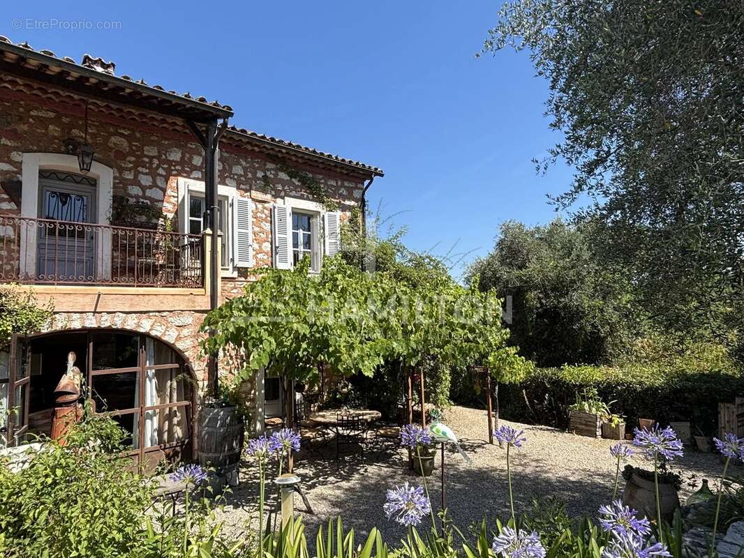 Maison à ROQUEFORT-LES-PINS