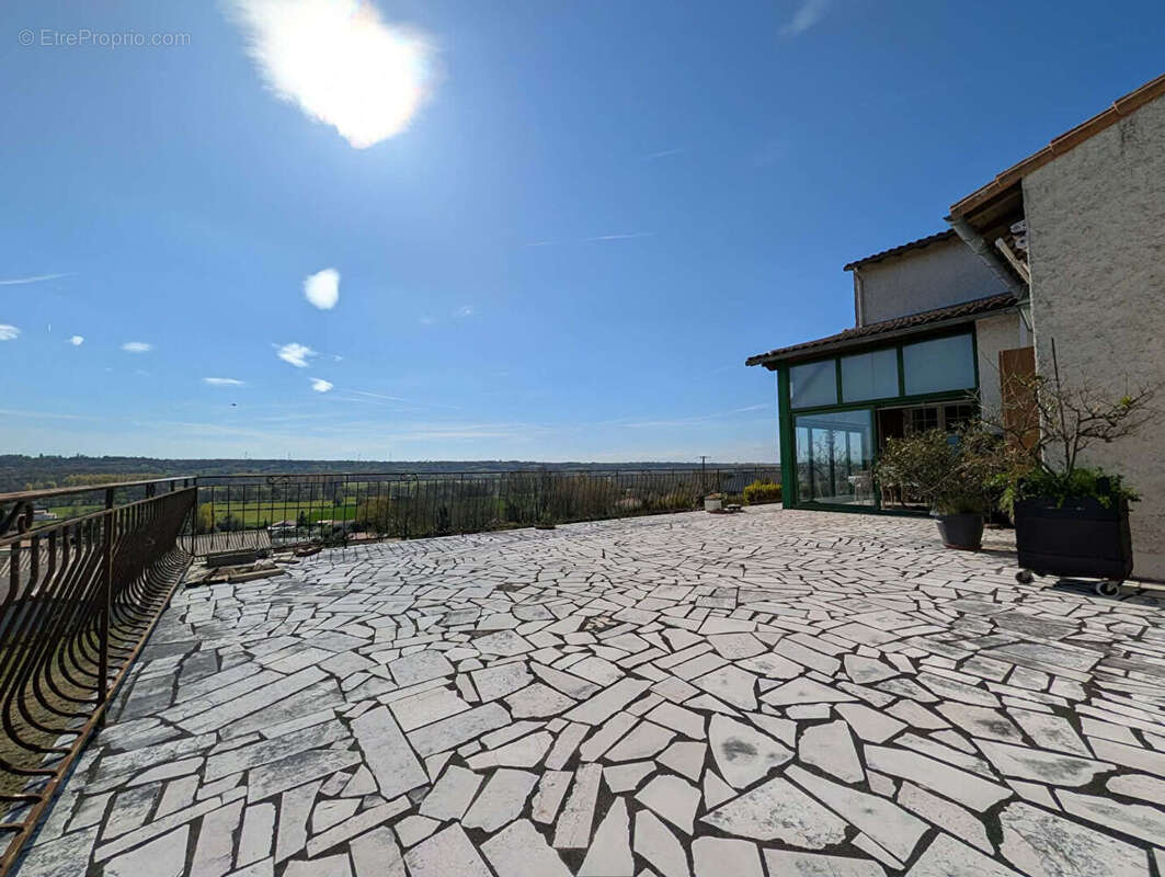 Maison à SAINTE-EANNE