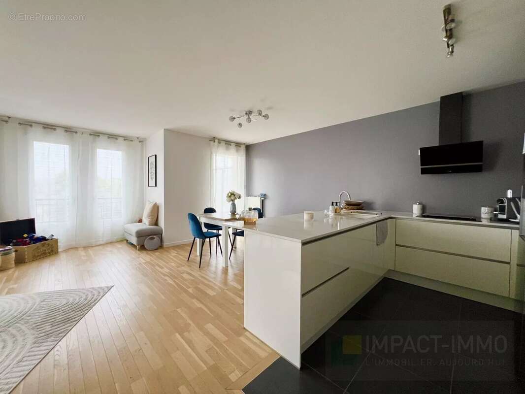 EXCLUSIVITÉ - Appartement 3 pièces, étage élevé avec terrasse - FRANCO SUISSE 2018 - photo 2