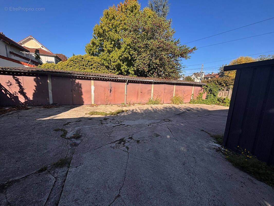 Parking à VILLEMOMBLE