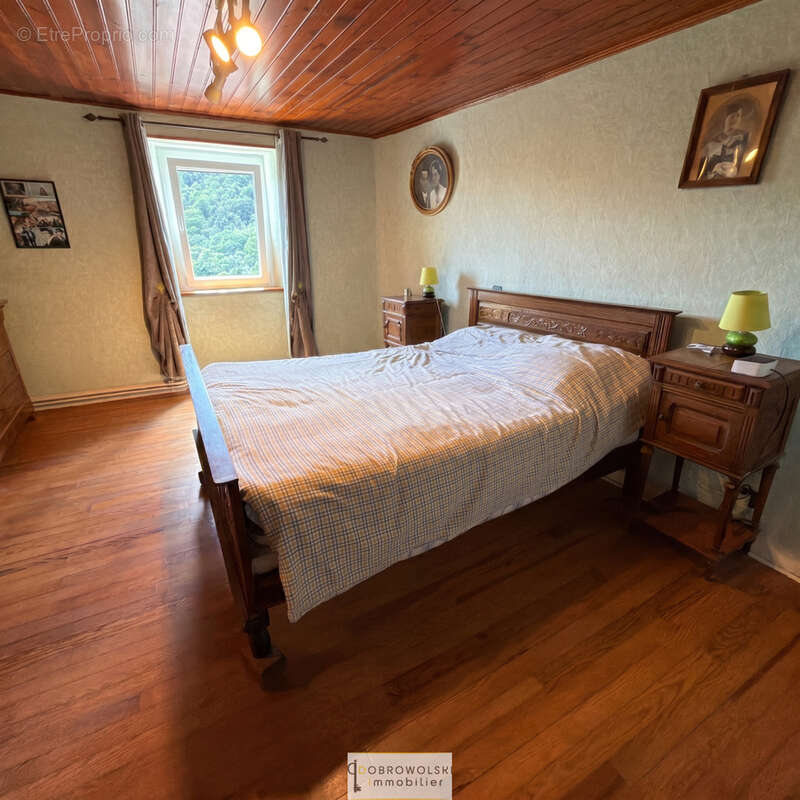 Corps de ferme à vendre, annexes et piscine - photo 11