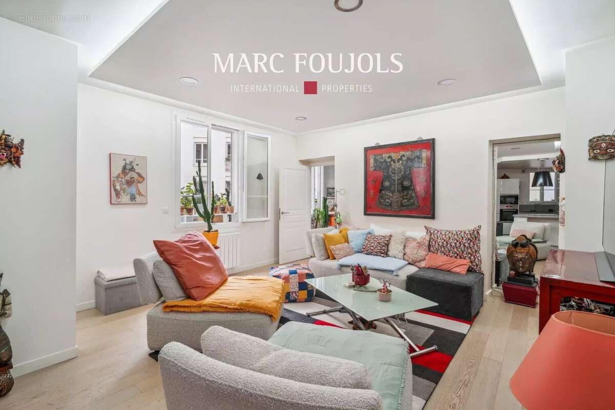 Appartement à PARIS-16E