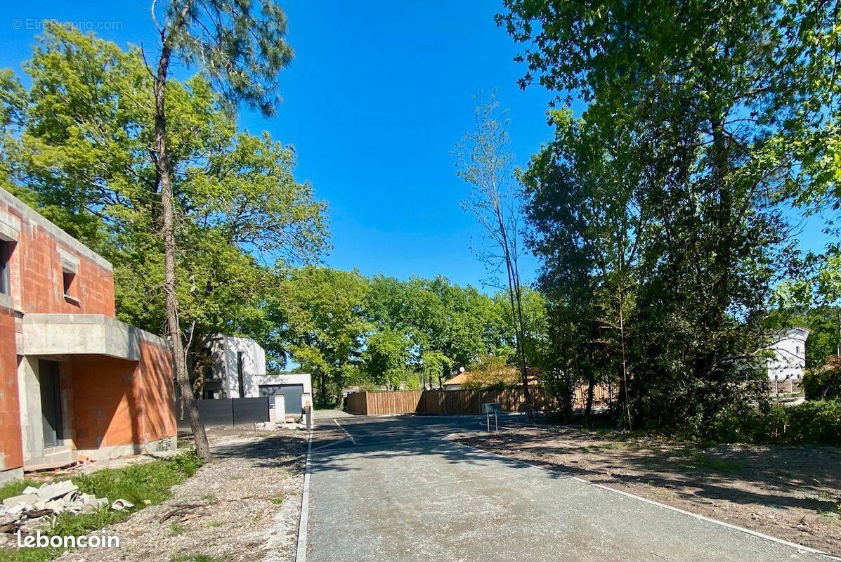 Terrain à LE TAILLAN-MEDOC