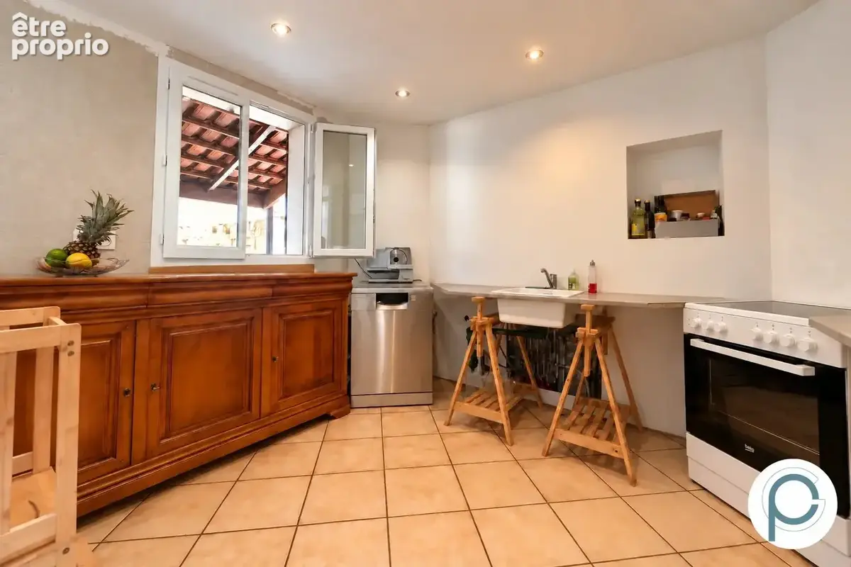Maison t5  4 chambres  jardin et terrasses  village de signes - photo 4