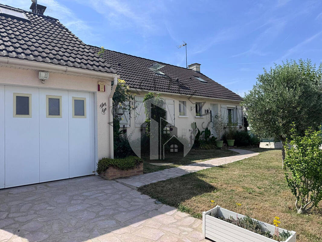 Maison à CLAYE-SOUILLY