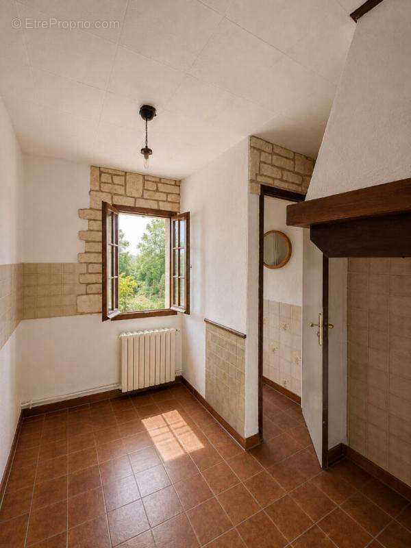 Corps de ferme avec grange et jardin clos -165 m² - Aubiat - Fort potentiel - photo 10