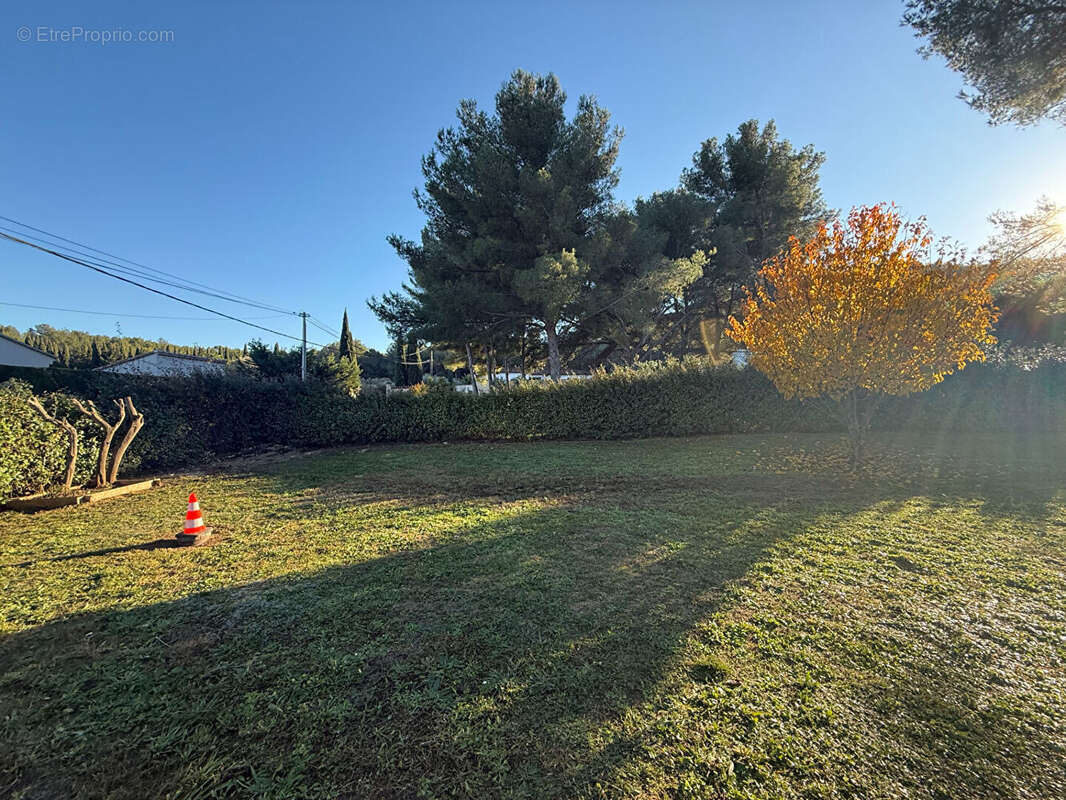 Maison à SAINT-MITRE-LES-REMPARTS