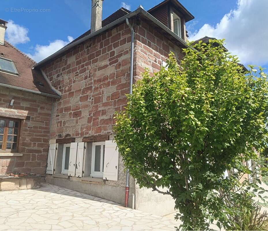 Maison à SAINT-AULAIRE