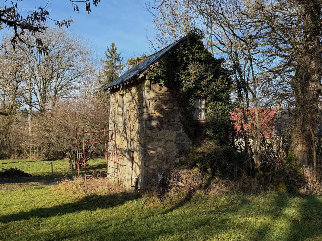 Maison à SAINT-JULIEN-LA-GENESTE