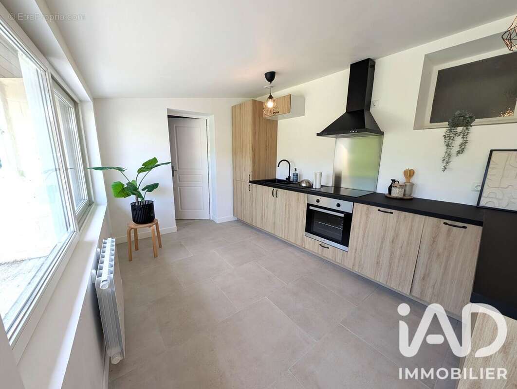 Maison 155 m² à Cuise-La-Motte  - photo 6