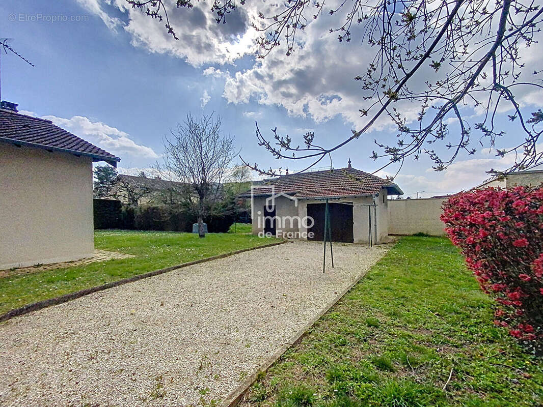 Maison à VILLARS-LES-DOMBES