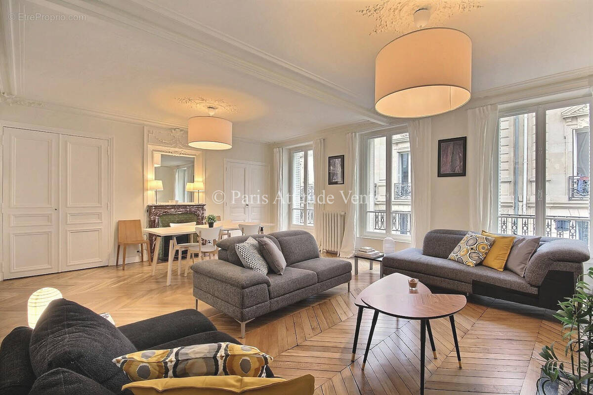 Appartement à PARIS-16E