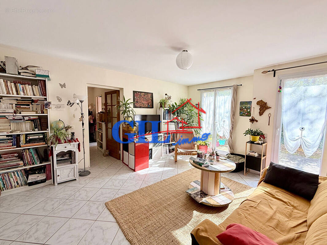 Appartement à SAVIGNY-LE-TEMPLE