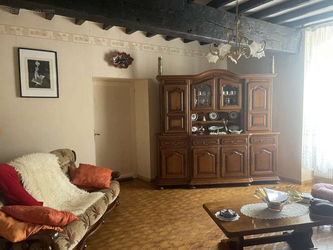 Propriete en pierre avec un batiment de 550 m2 avec terrain - photo 4