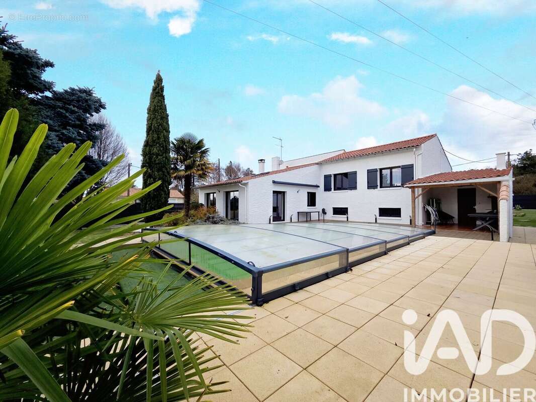 Maison 175 m² à Marigny-Brizay  - photo 2