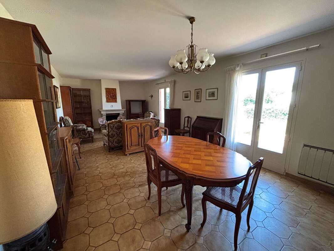 Maison de plain-pied avec garages et véranda - Au calme d'un village du Château-d'Oléron - photo 4
