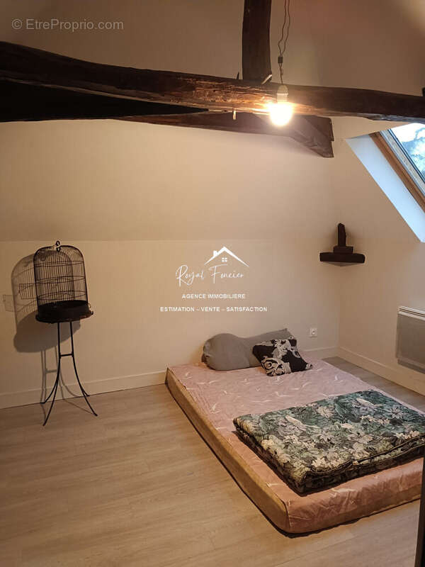 Chambre 1 indépendante  - Appartement à CHATELLERAULT