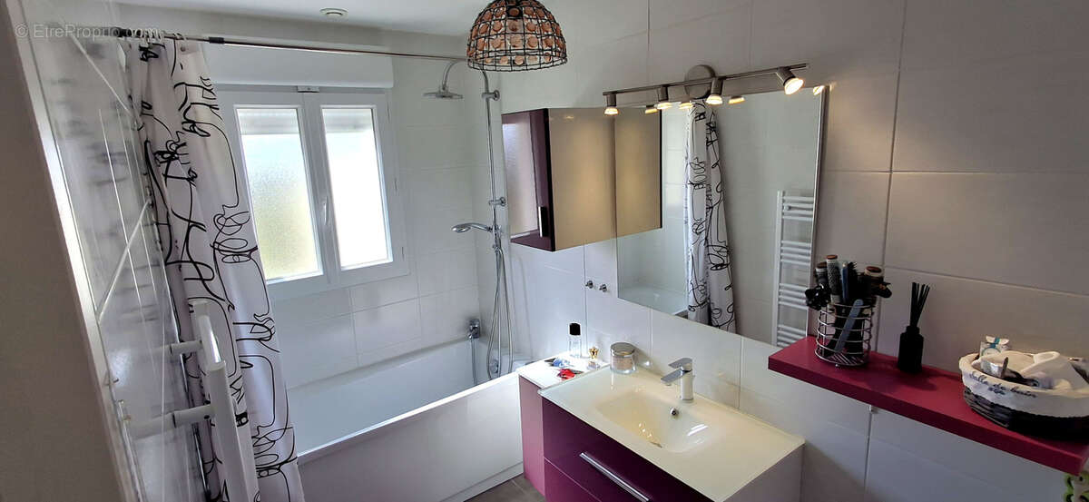 Maison à AILLANT-SUR-THOLON