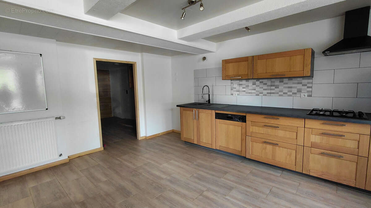 Maison à GUYANS-VENNES