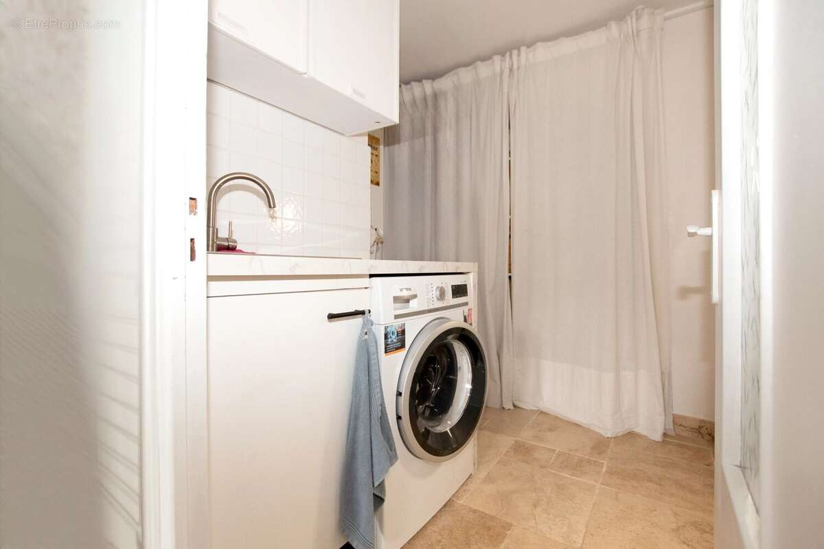 Maison à CHATEAUNEUF-GRASSE