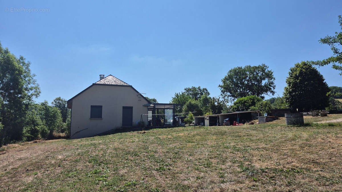 A 5 minutes de BOZOULS, maison de Type 4 sur une parcelle de plus de 13600 m² - photo 3