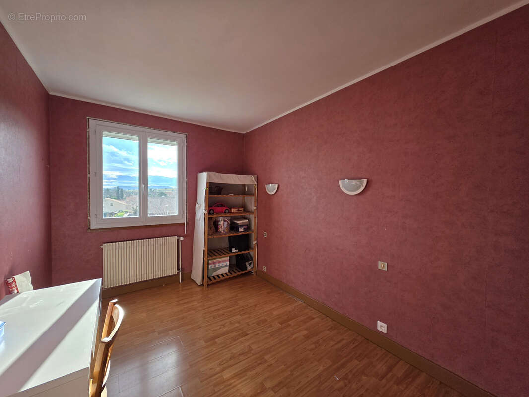 Maison à PERIGNAT-LES-SARLIEVE