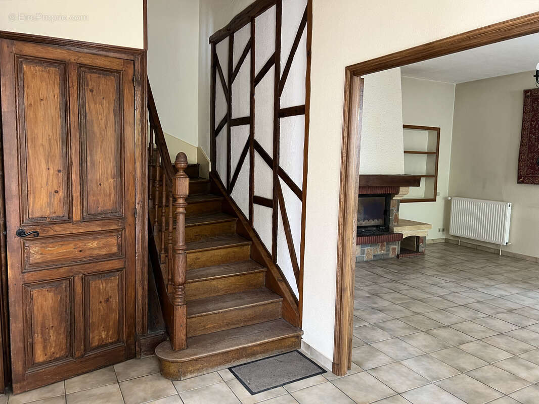 Maison de village en pierres sur cour et jardin clos - photo 2