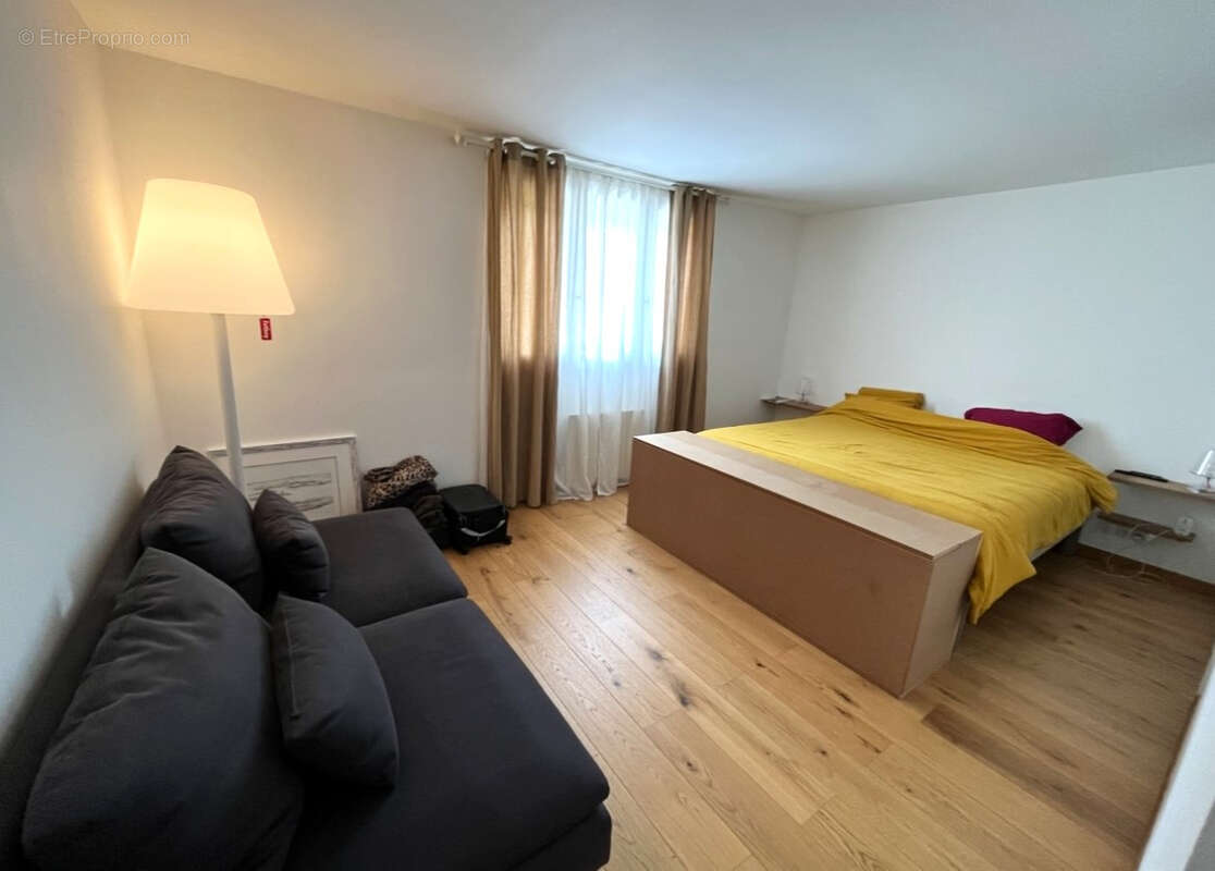 Maison à CHANTELOUP-LES-VIGNES