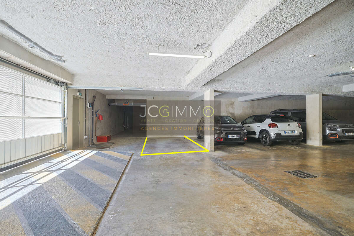 Appartement à LA CRAU