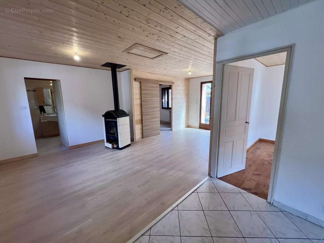 Maison à ECOLE