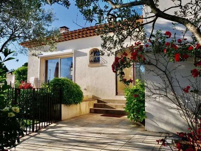 Maison à ROQUEBRUNE-SUR-ARGENS