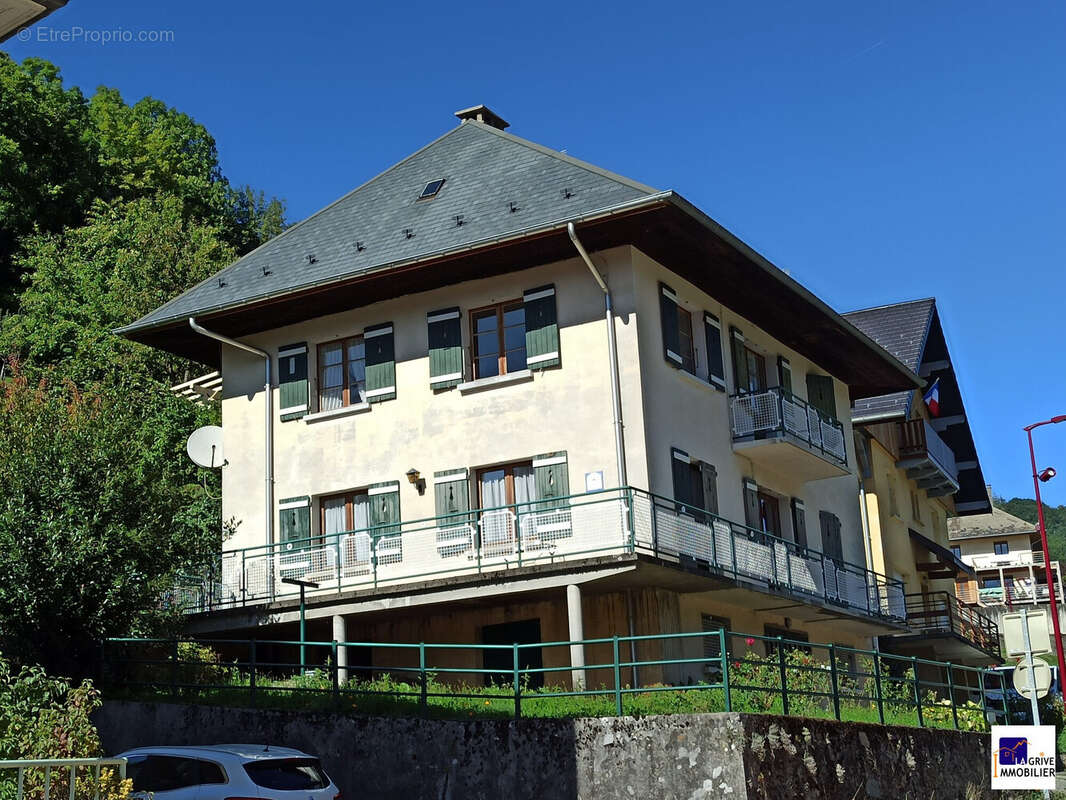 Maison à SAINT-GEORGES-DES-HURTIERES