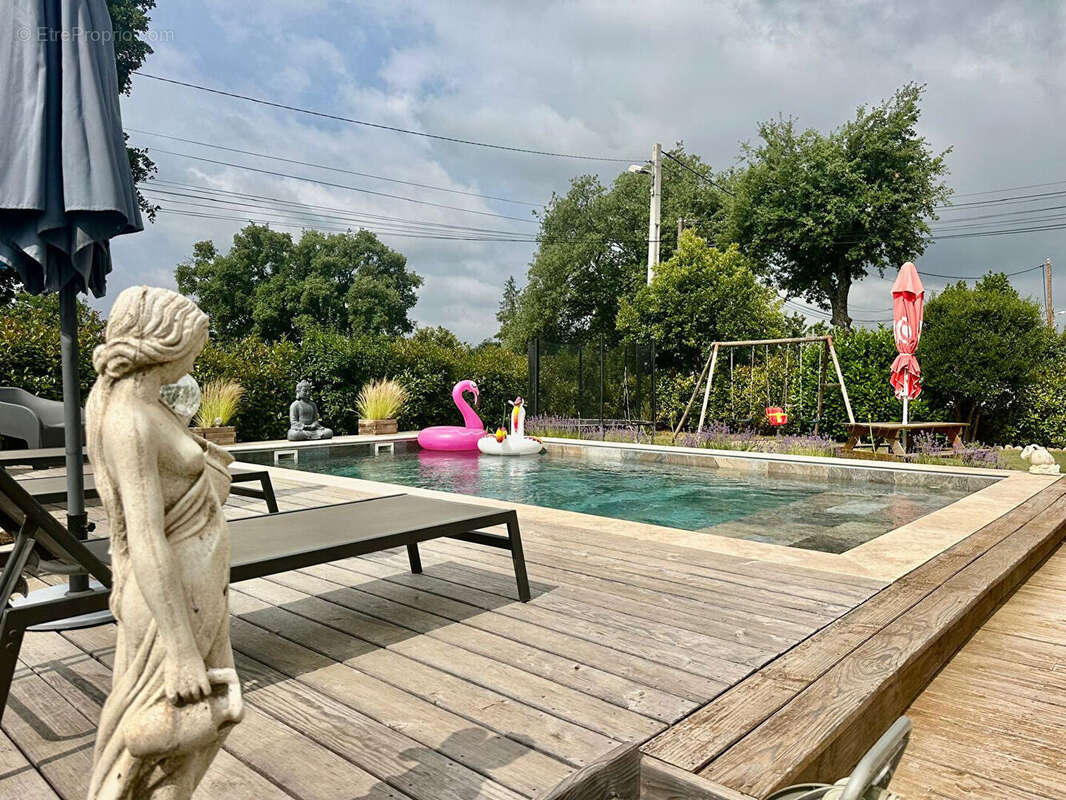 Maison à SAINT-CEZAIRE-SUR-SIAGNE