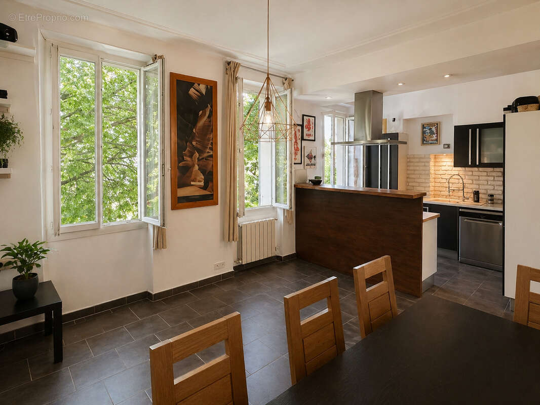 Appartement à MARSEILLE-1E