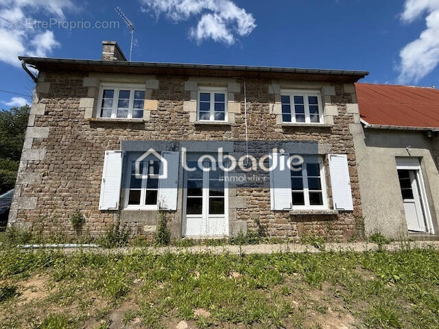 Maison à SAINT-CHRISTOPHE-DE-CHAULIEU