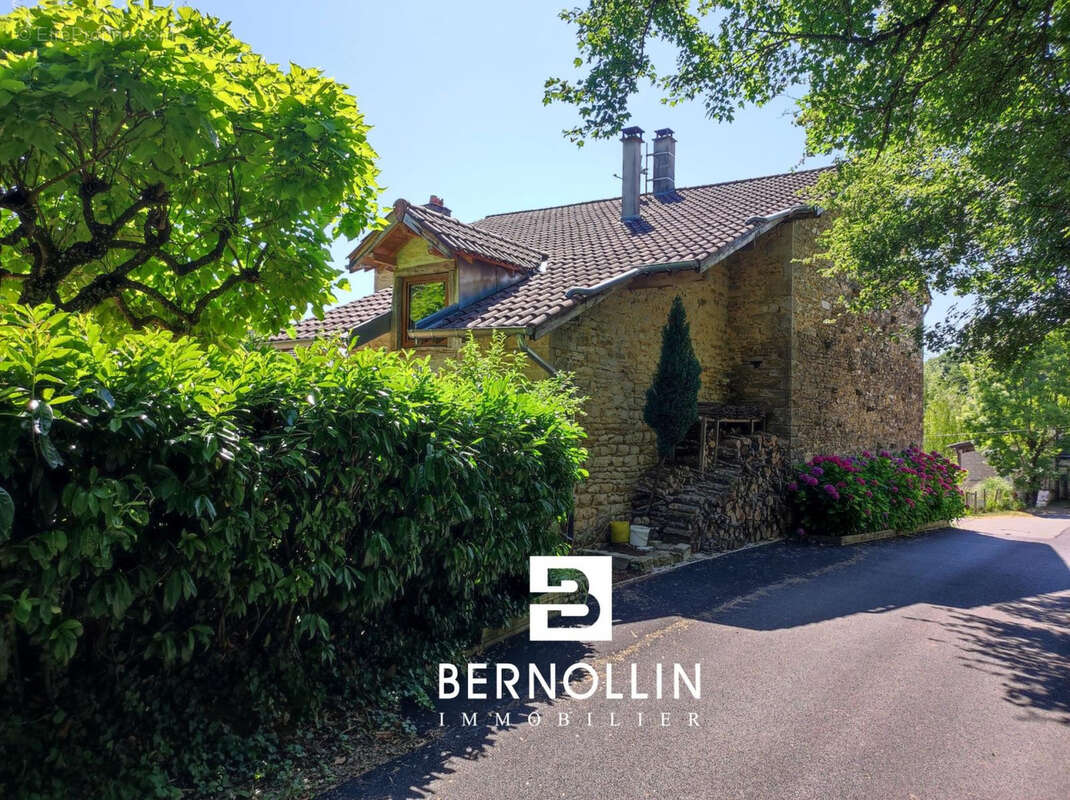 Maison à COURMANGOUX