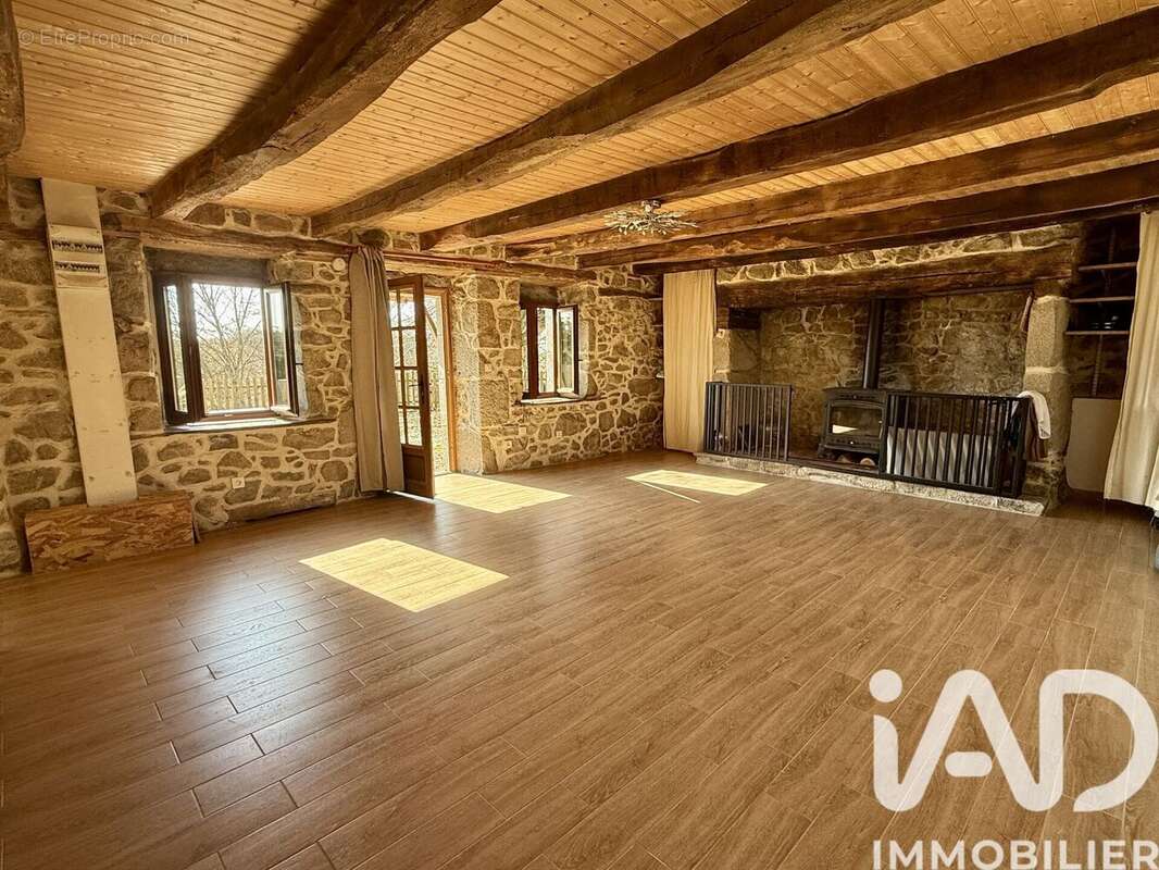 Maison 92 m² à Margerides  - photo 4