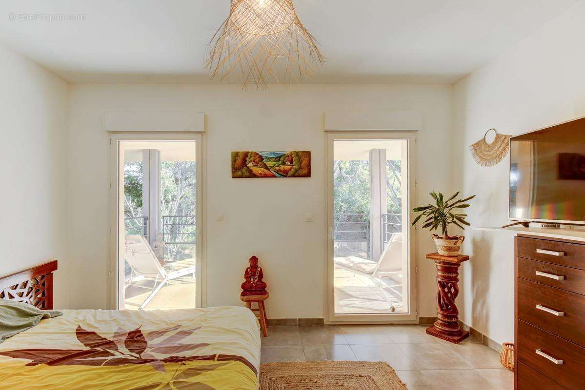 Maison à ROQUEBRUNE-SUR-ARGENS
