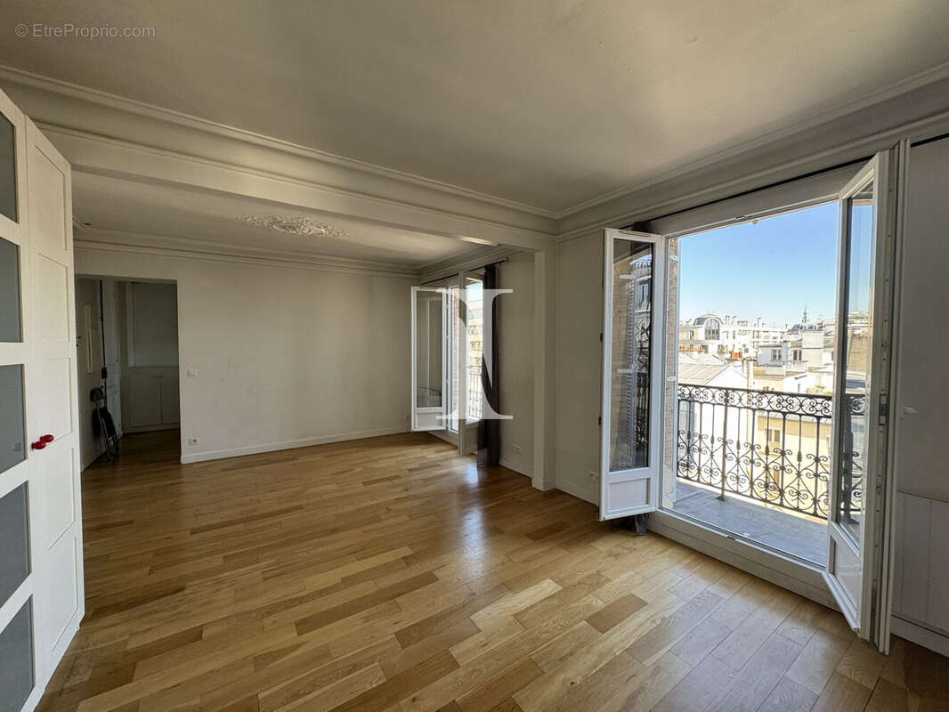 Appartement à LEVALLOIS-PERRET
